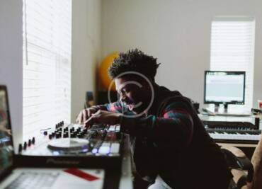 Adjustable Online Bass Guitar Tuner